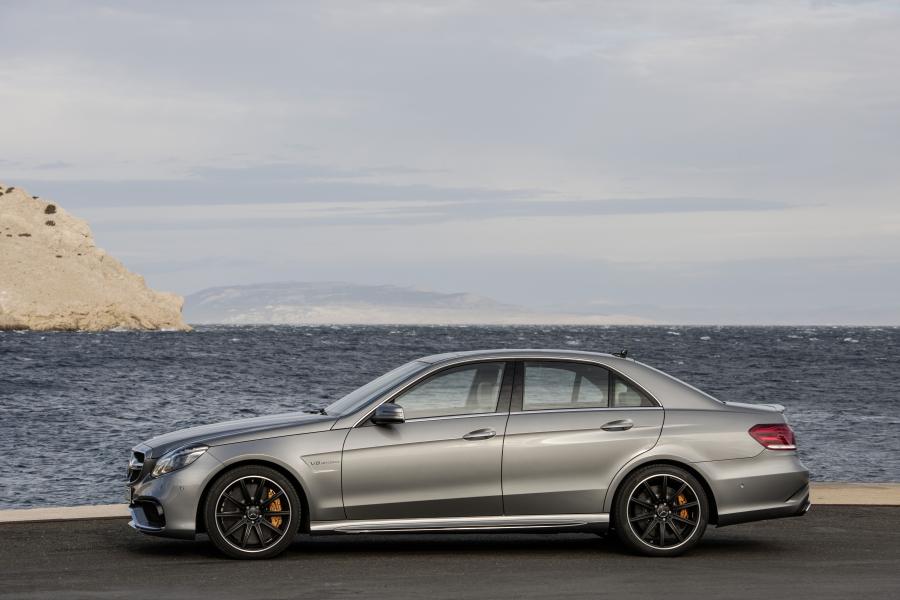  Mercedes-Benz E63 AMG 2013 года  (фото 16 из 17)